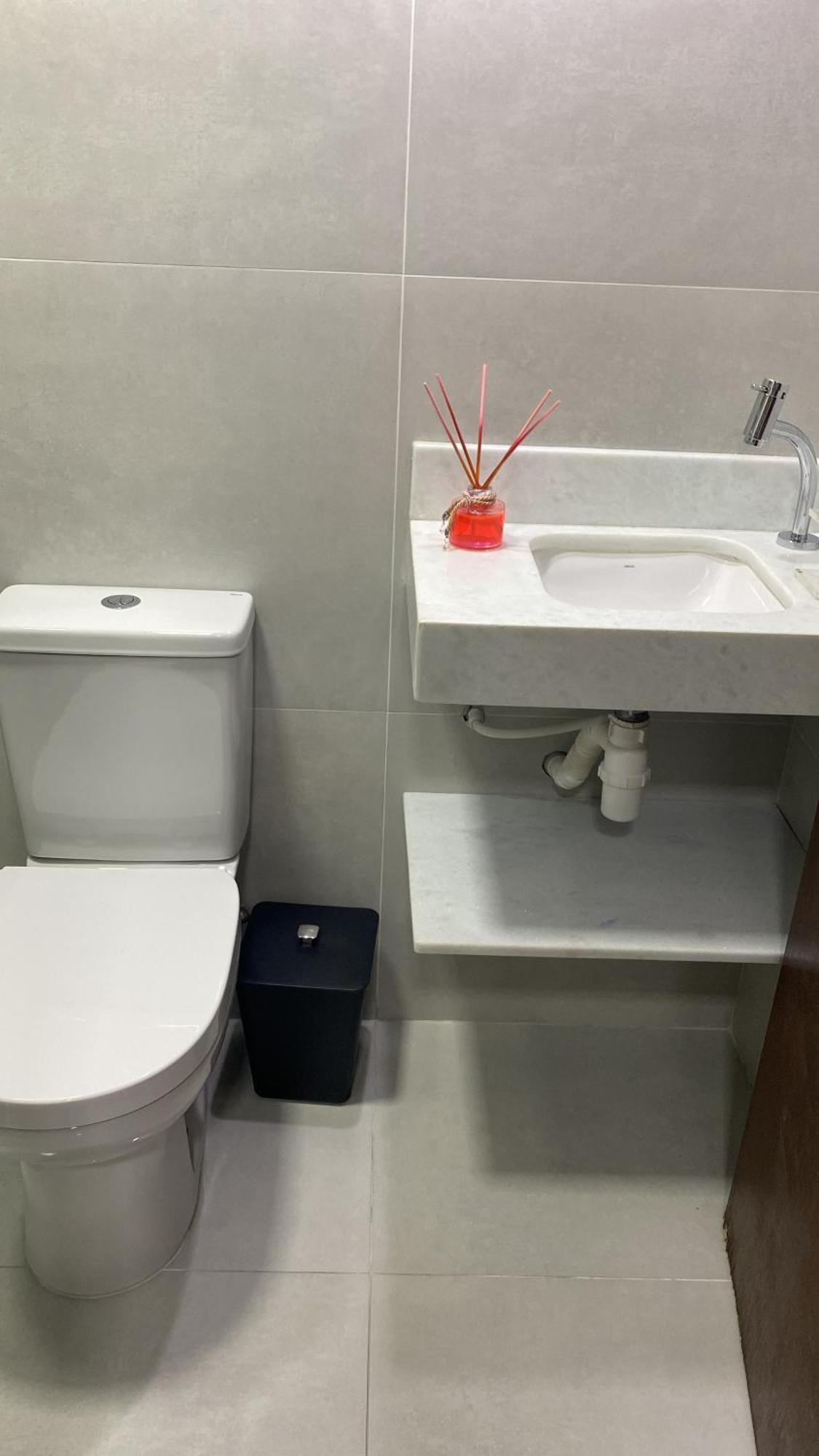 Apto23 Perola - Nº 201 - A 150m Grande Apartamento *